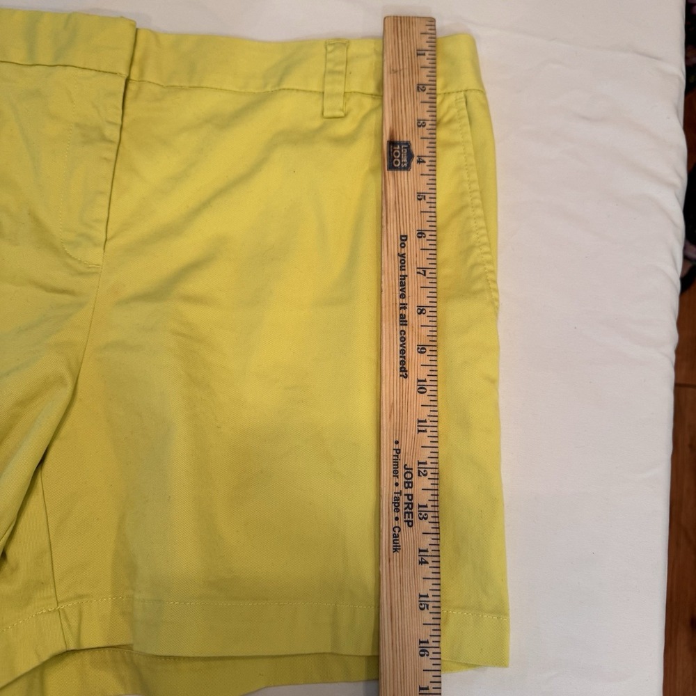Lands' End Shorts Women's Size 18 Yellow Chino Not Too‎ Low Rise - Picture 7 of 8